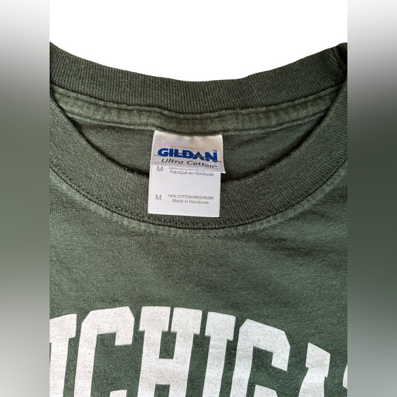 Gildan Vintage and Worn in Men's Dark Green Michigan State Long Sleeve Tee - Picture 2 of 4